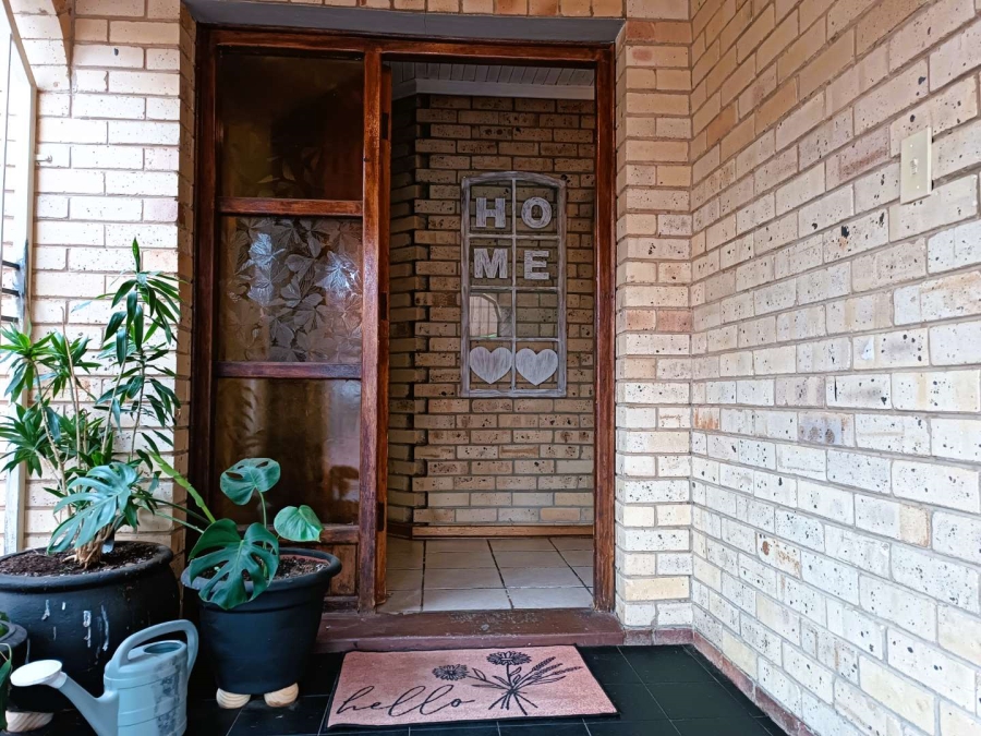 4 Bedroom Property for Sale in Pellissier Free State